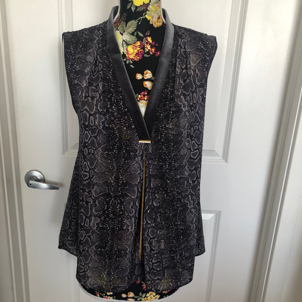 Silk top with gold thread and chain